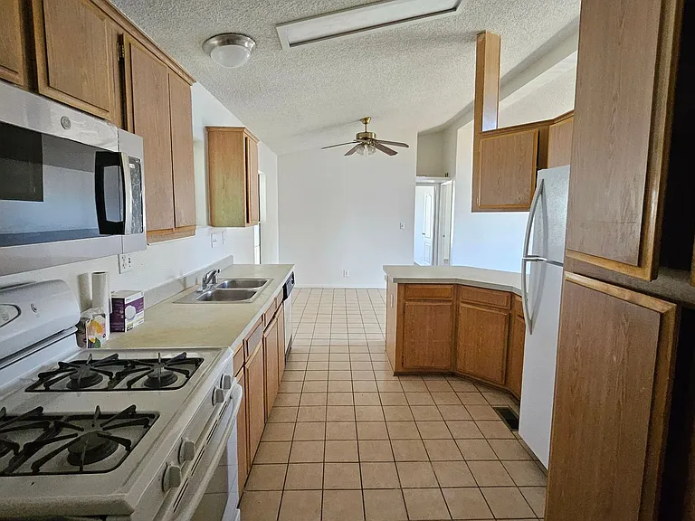 21761 Wisteria St — Photo 5