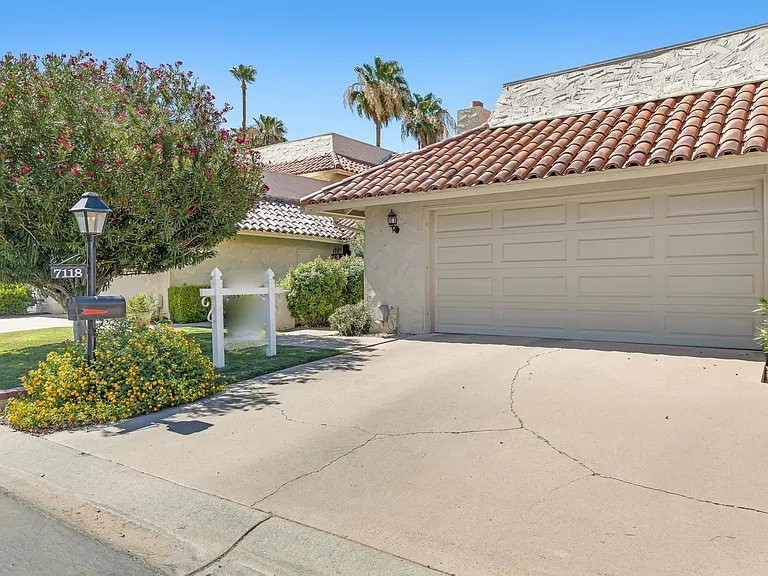 7118 E Buena Terra Way — Photo 3