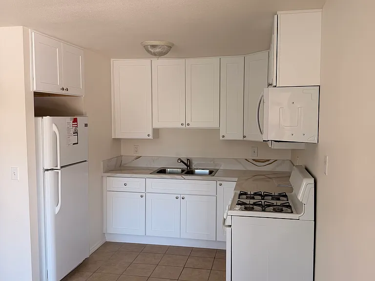 504 E Lexington Ave E #1 — Photo 2