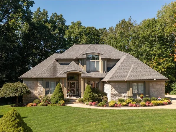 2038 Bent Creek Trl, Cuyahoga Falls, OH 44223