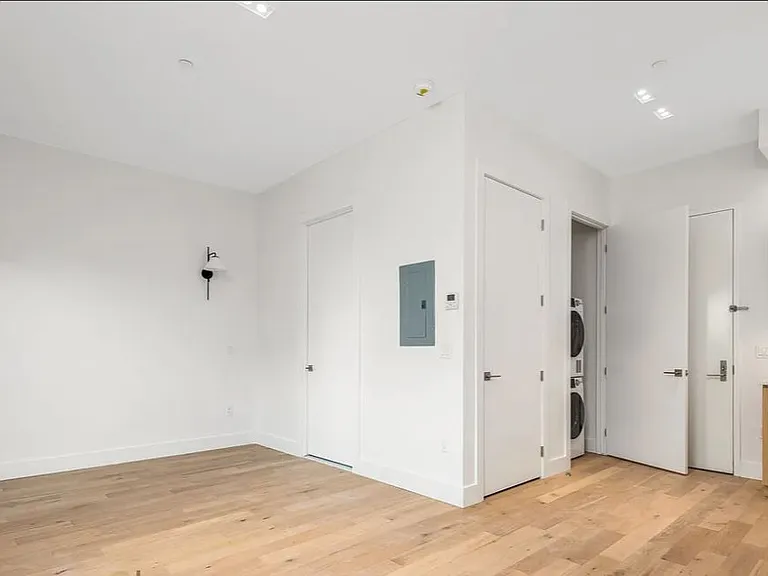 58 Vanderbilt Ave #6N — Photo 5