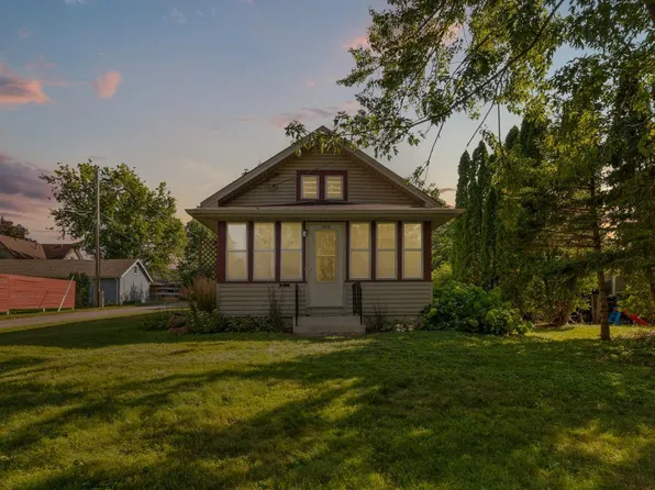 1015 8th St SW, Faribault, MN 55021