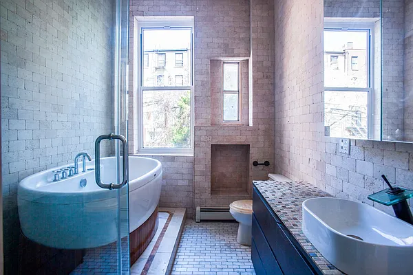 Rented by Realty Collective | media 33