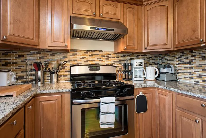 3 bed, 2.0 bath, 1250 sqft, $5,000 — Photo 1