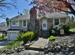 3 Cliffside Dr, West Milford, NJ 07480