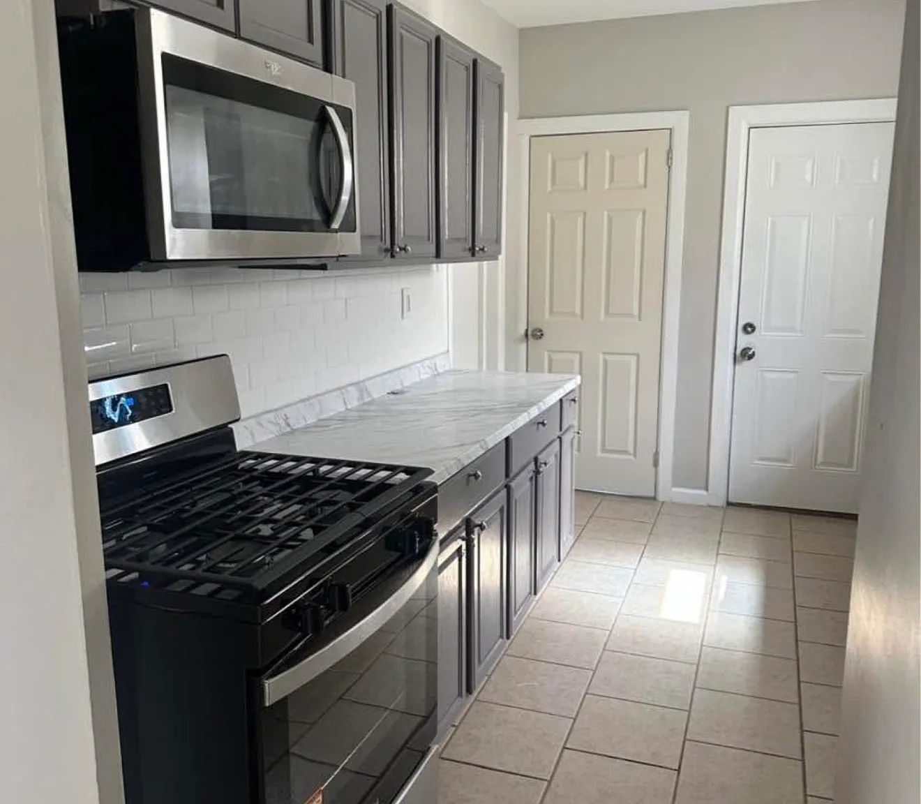 3 bed, 1.5 bath, 1800 sqft, $3,450 — Photo 2