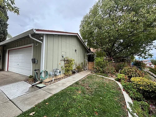 1700 Mahogany Way Photo 1