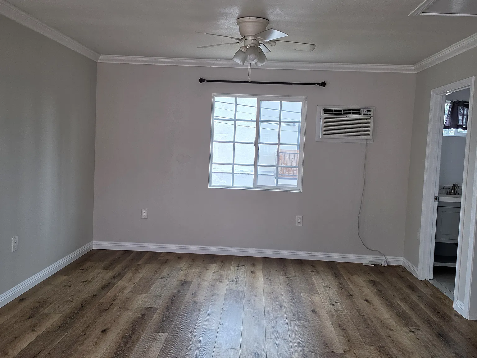 Studio, 498 sqft, $1,850 — Photo 3