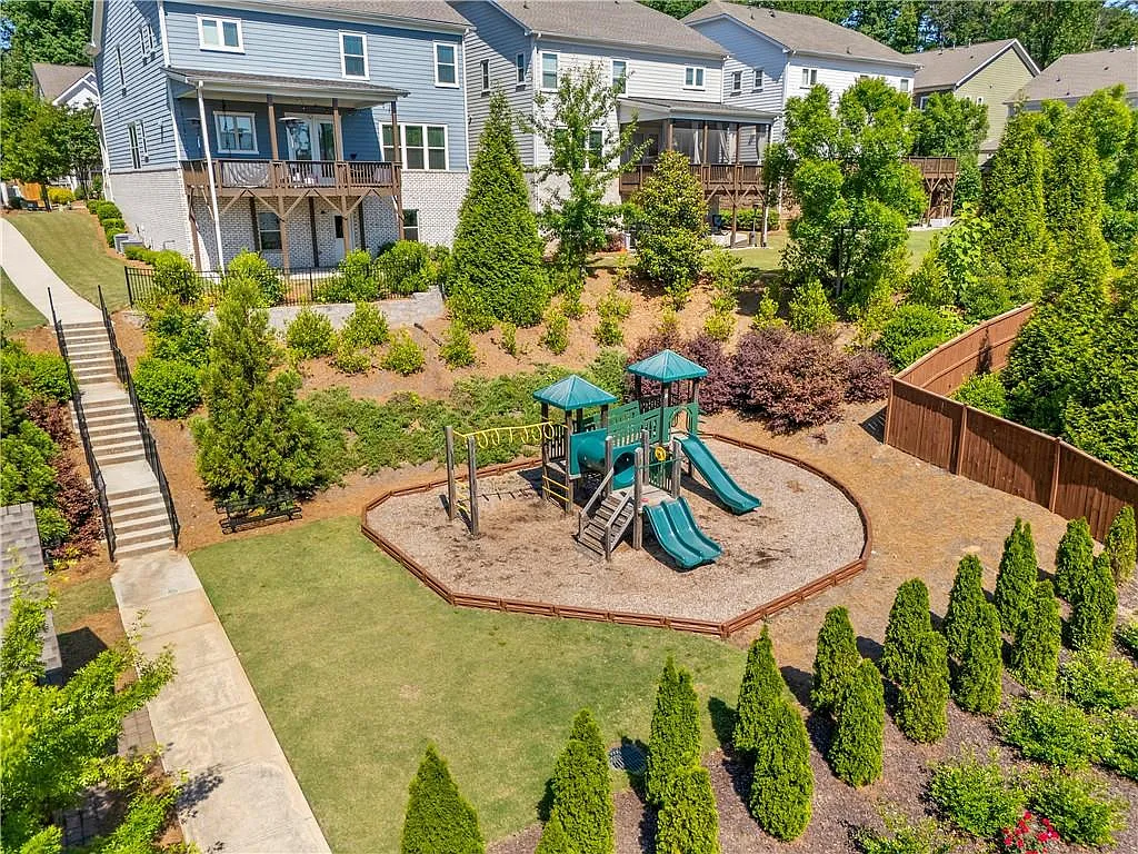 4 bed, 3.5 bath, 2589 sqft, $3,800 — Photo 3