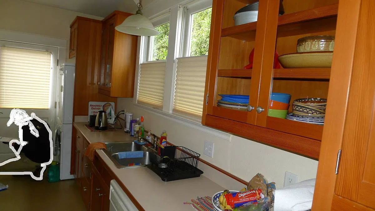 3 bed, 1300 sqft, $2,300 — Photo 2