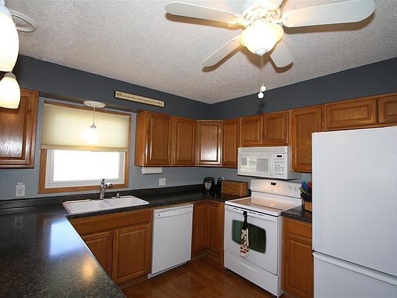 5th image of 423 5th Ave NW