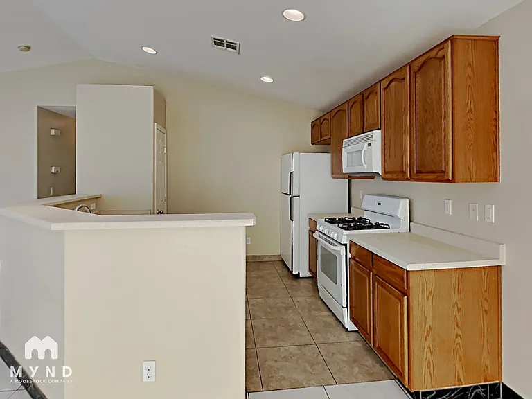 6375 Strongbow Dr — Photo 9