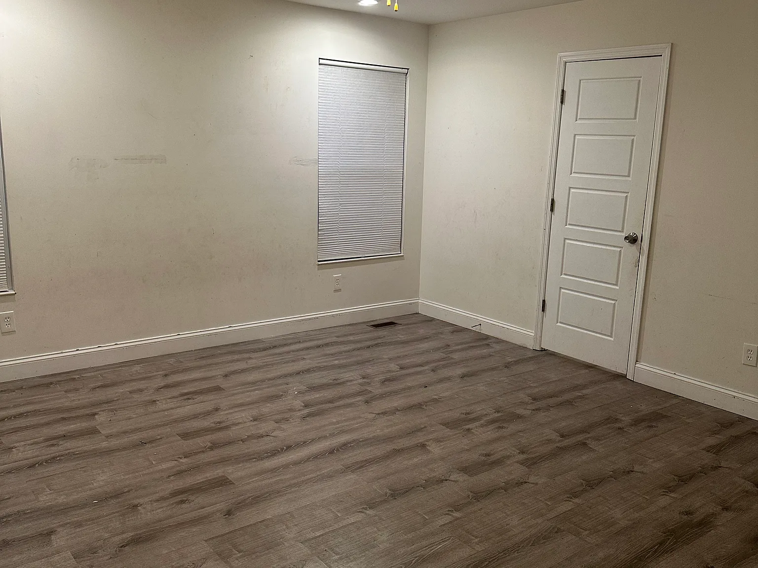 4 bed, 2500 sqft, $2,350 — Photo 3