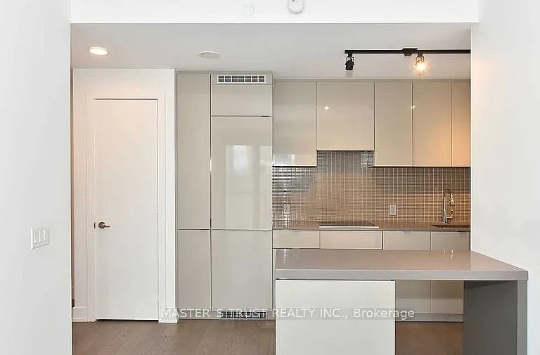 7 Grenville St W #5203 — Photo 4