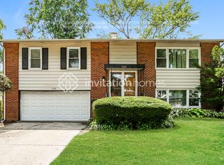 1430 S Chestnut Dr, Mount Prospect, IL