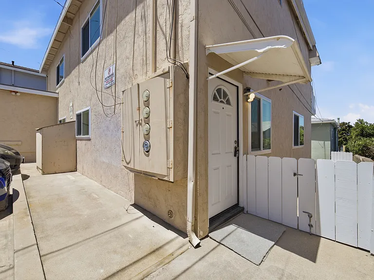 4339 Mentone St — Photo 30