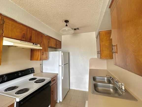 4th image of 811 N 5th St