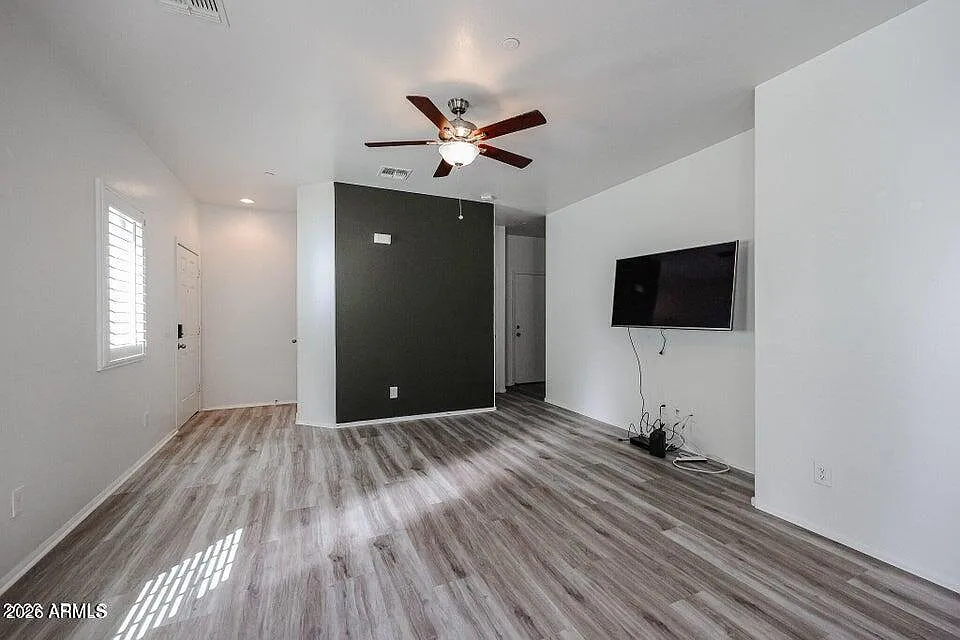 2 bed, 2.5 bath, 1142 sqft, $2,100 — Photo 4