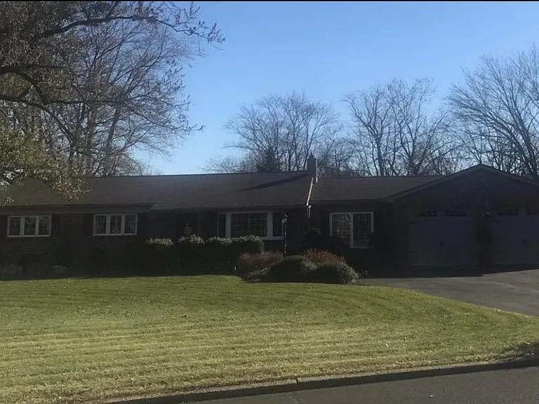 38 Ashton Rd — Photo 2