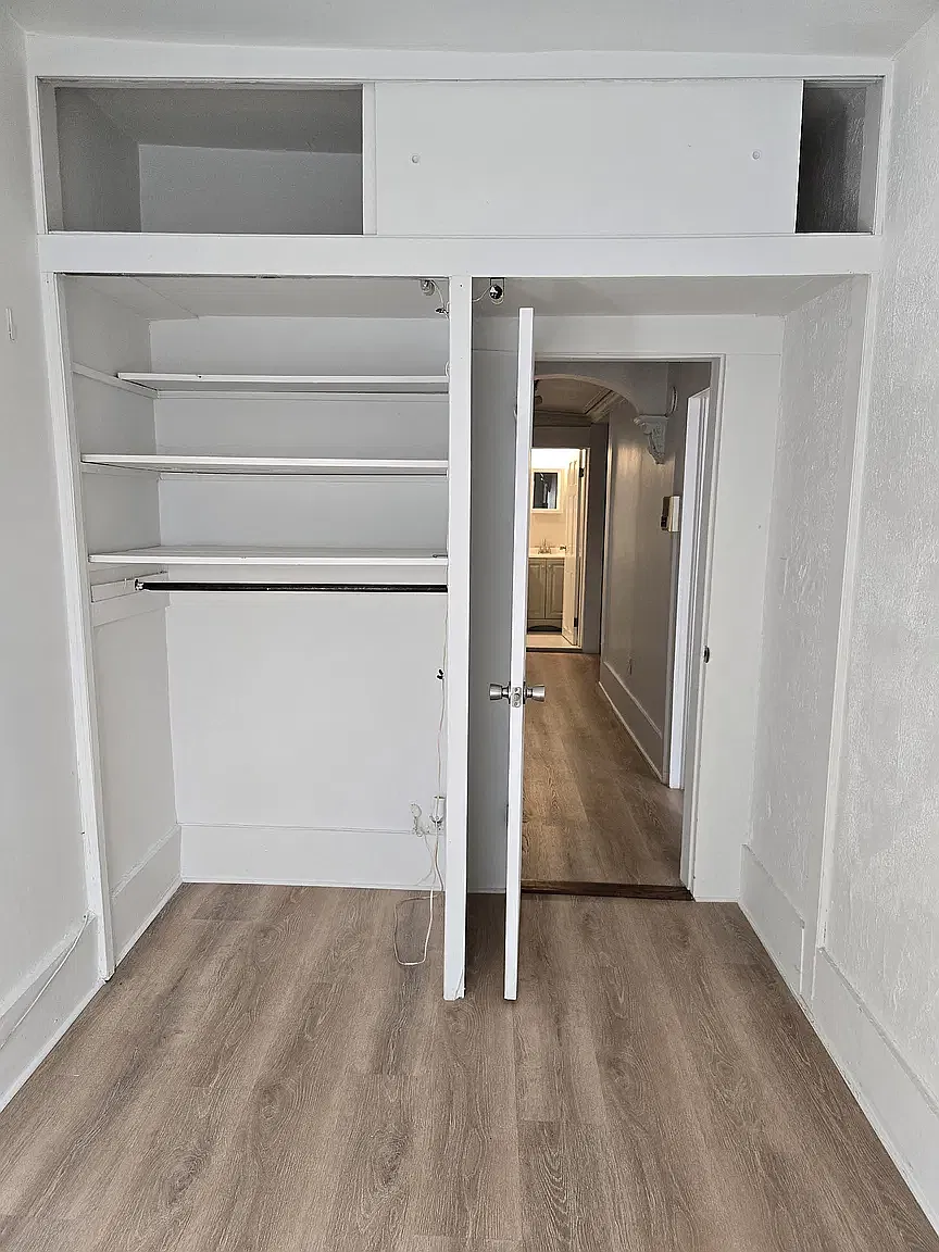 235 East 35th Street — Photo 4