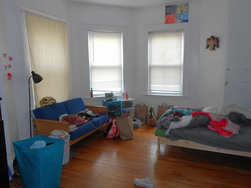 4 bed, 1.5 bath, $750 — Photo 2