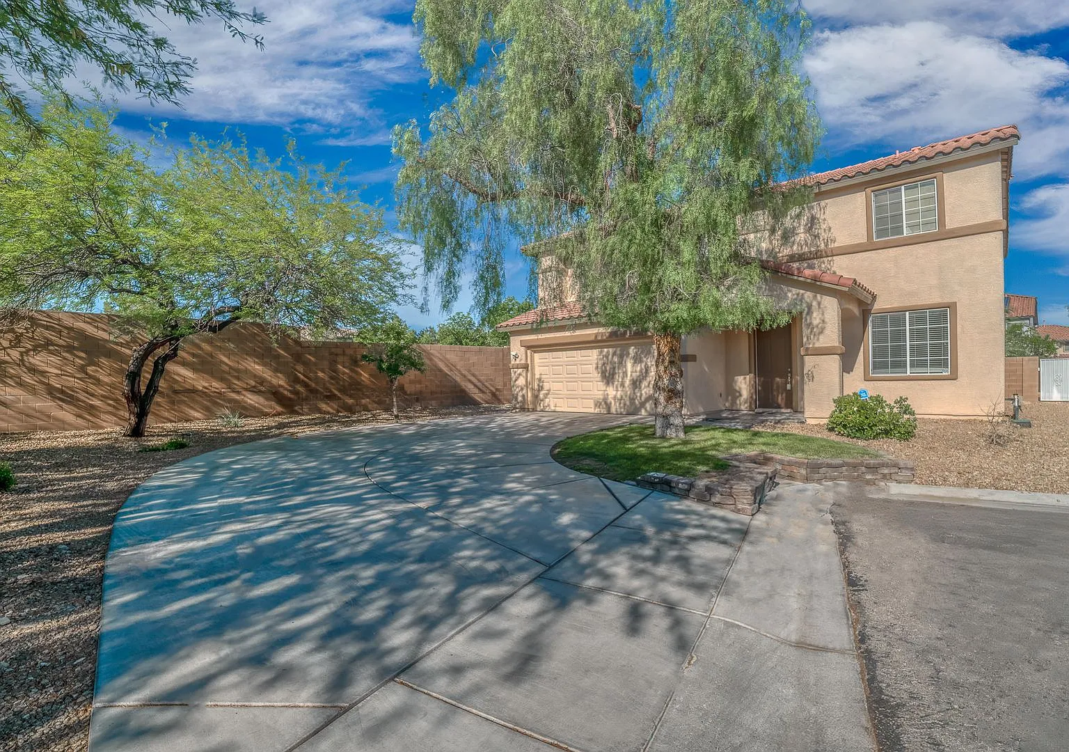Immaculate 4 Bed - 3 Bath - 2 Gar Home In Private Cul-de-Sac In Southern Highlands! — Photo 1