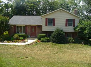 1025 Tracy Meadows Dr, Westminster, MD 21158