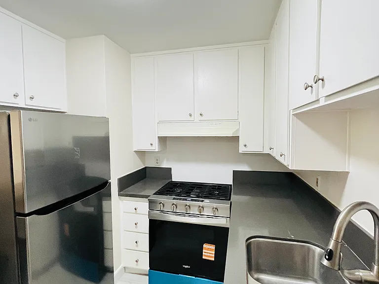 1001 W Macarthur Blvd #110 — Photo 4