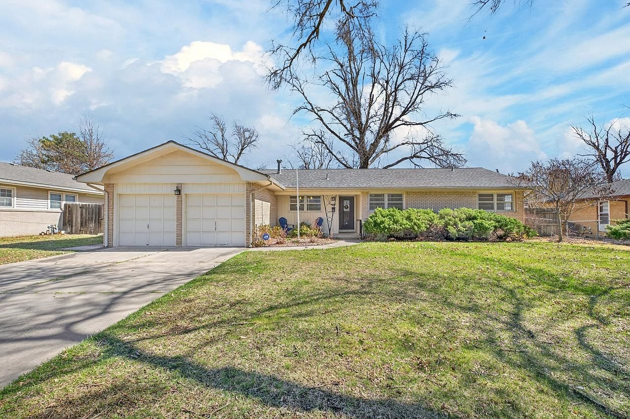 1022 N Stratford Ln, Wichita, KS 67206 | Zillow