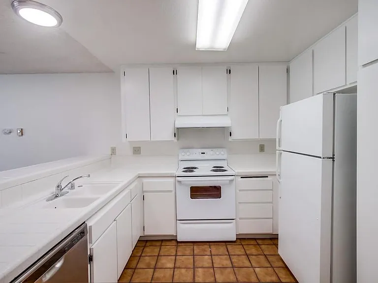 4002 Camino Calma — Photo 2