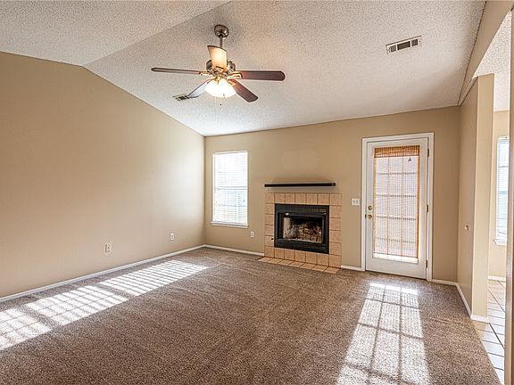 3rd image of 1473 N Greenleaf Dr