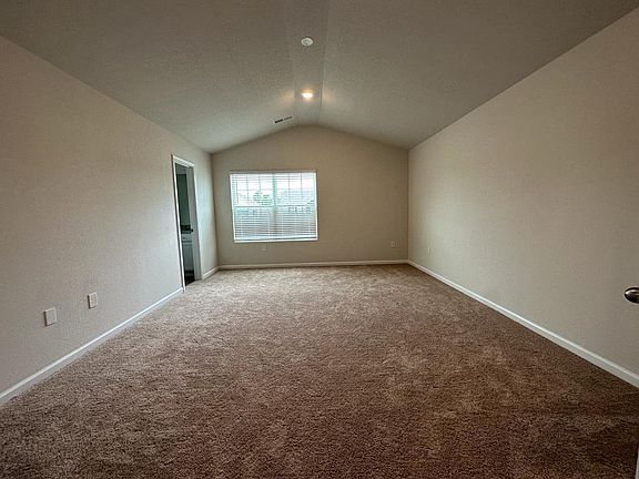 5th image of 553 Hawley St