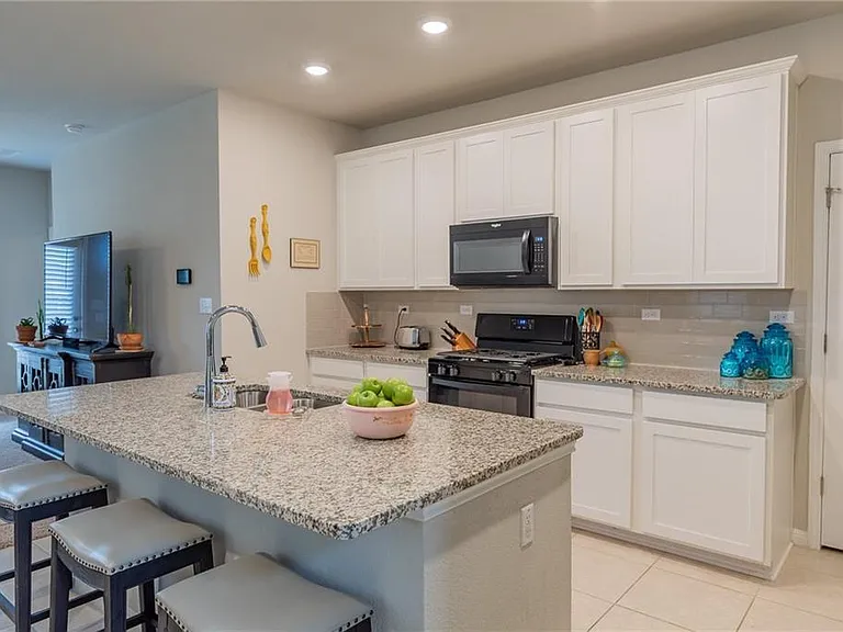 200 Canis St — Photo 10