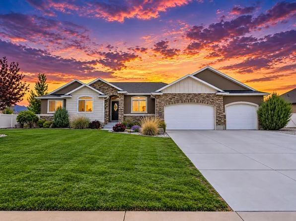 628 E Coach Ln, Grantsville, UT 84029