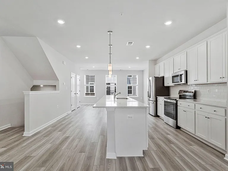 9670 Swallowtail Ln — Photo 28