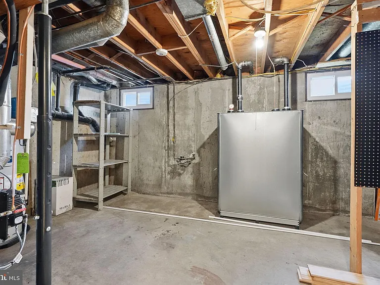 204 Livingston Ct — Photo 33