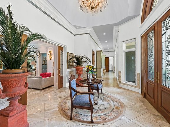 5th image of 109 Royal Highlands Ln