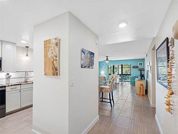 3rd image of 11485 Oakhurst Rd #312