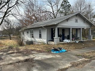 711 9th St, Etowah, TN 37331