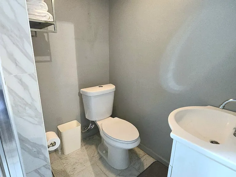 209 E Front St #B — Photo 9
