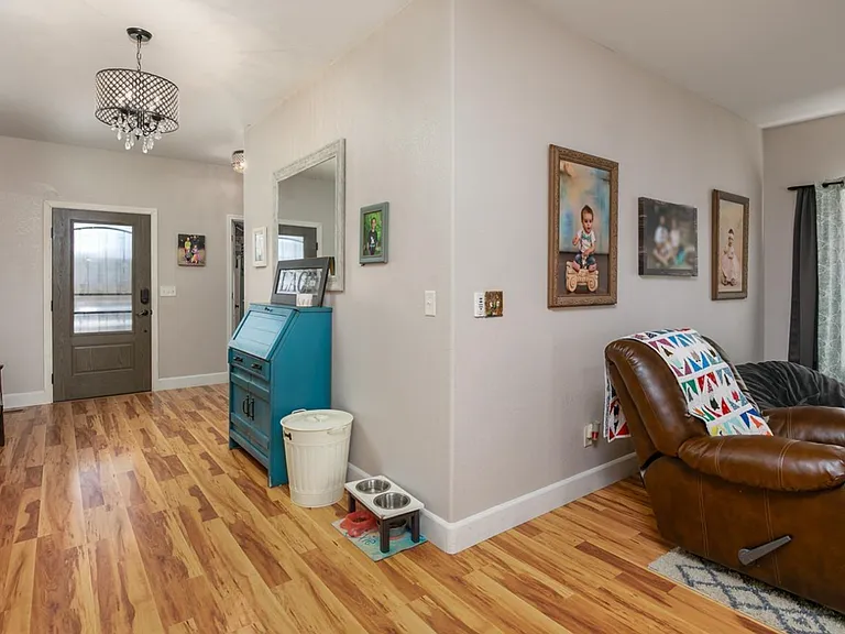 404 Settler Dr — Photo 5