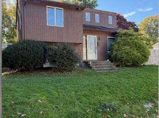 30 Ames St, Coventry, RI 02816
