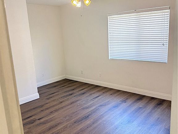 3rd image of 1025 Edith Ave