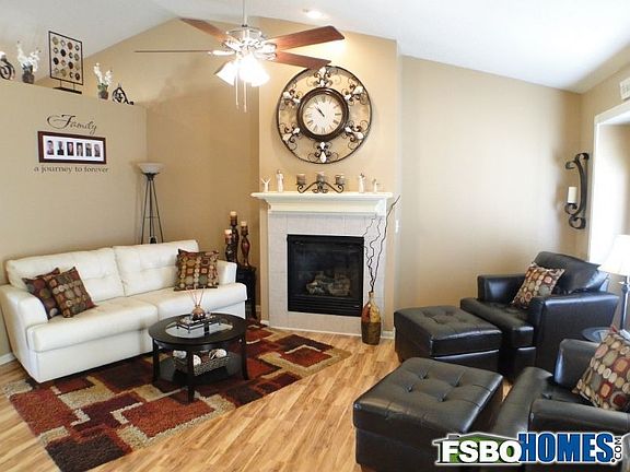 Main Living Room with Gas Fireplace