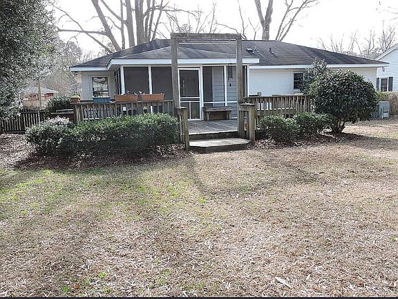3rd image of 1303 Evergreen Dr