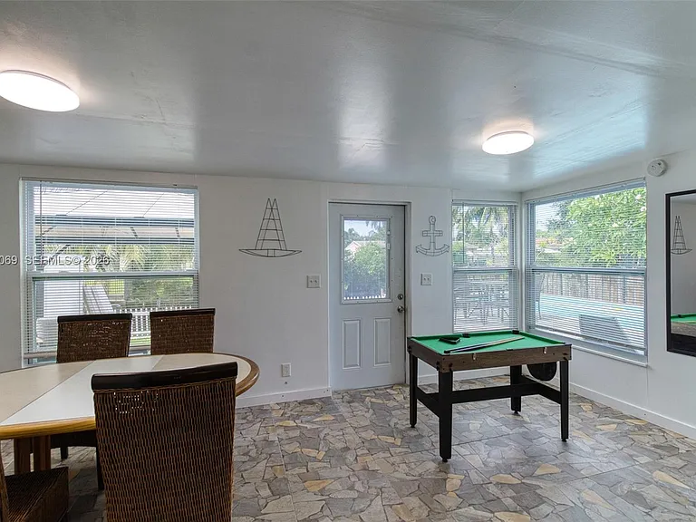3039 Grant St — Photo 16