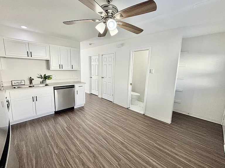 525 Schiller St #31 — Photo 3