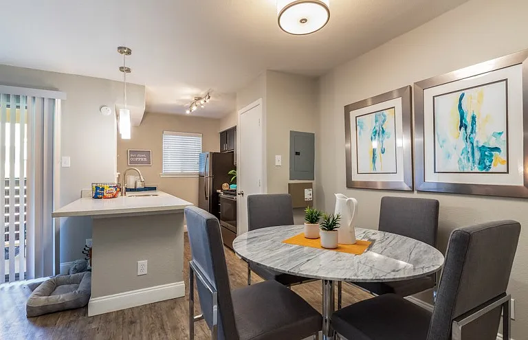 Flintridge Apartment Homes — Photo 3