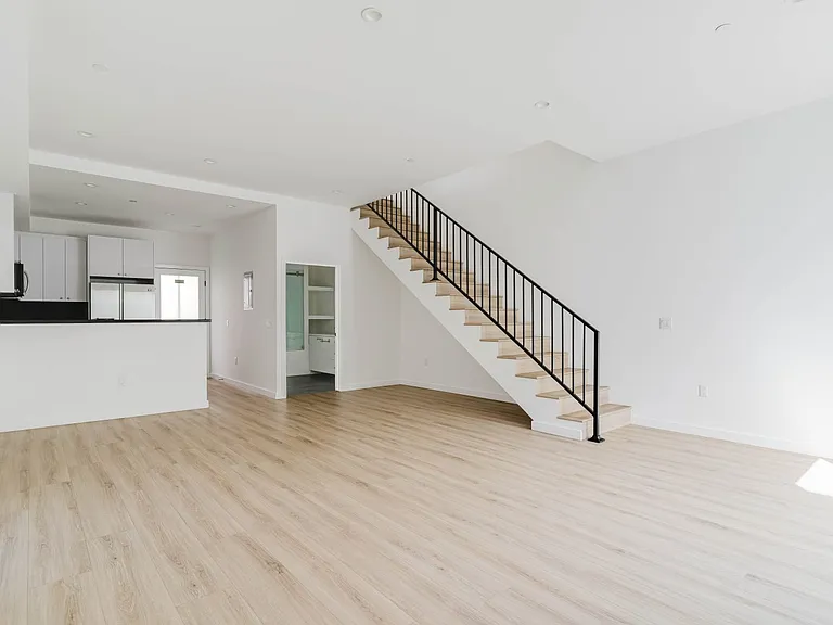 536 E San Jose Ave — Photo 7