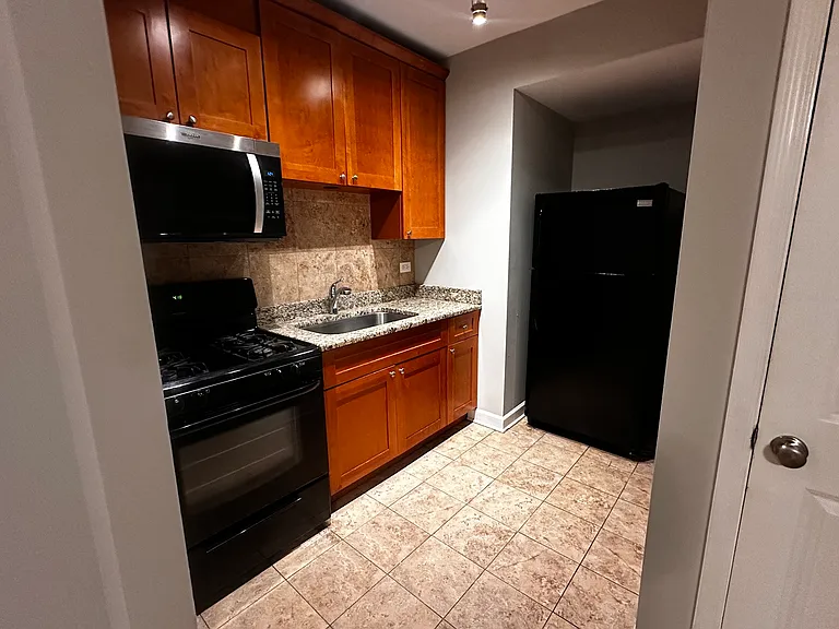 414 W Walnut St #310 — Photo 9
